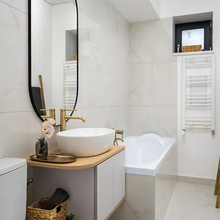 Apartment Deluxe 2br Mid Or Long Term Oldcity By Urbanesq *